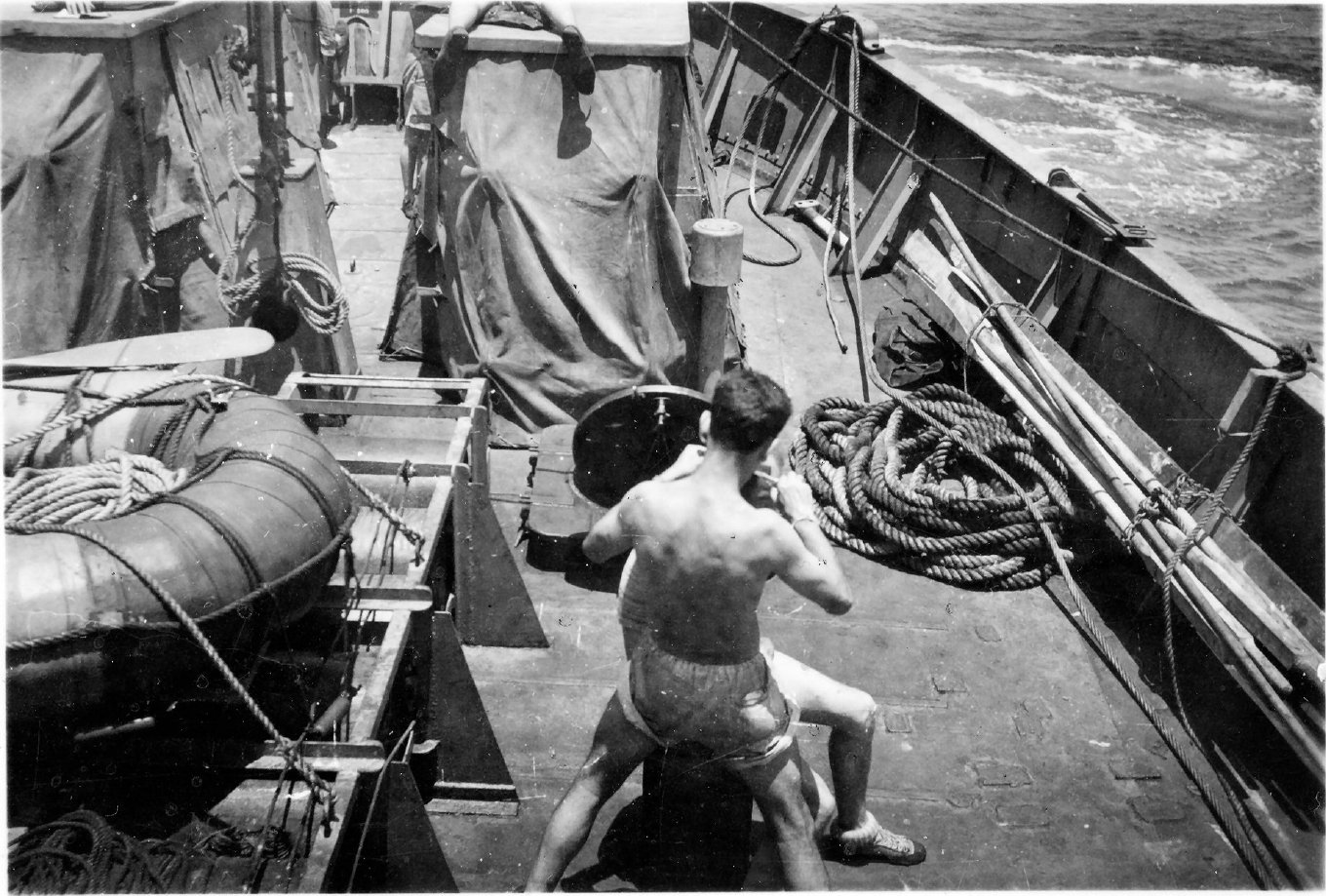 HMCS Kamloops K176 crew1